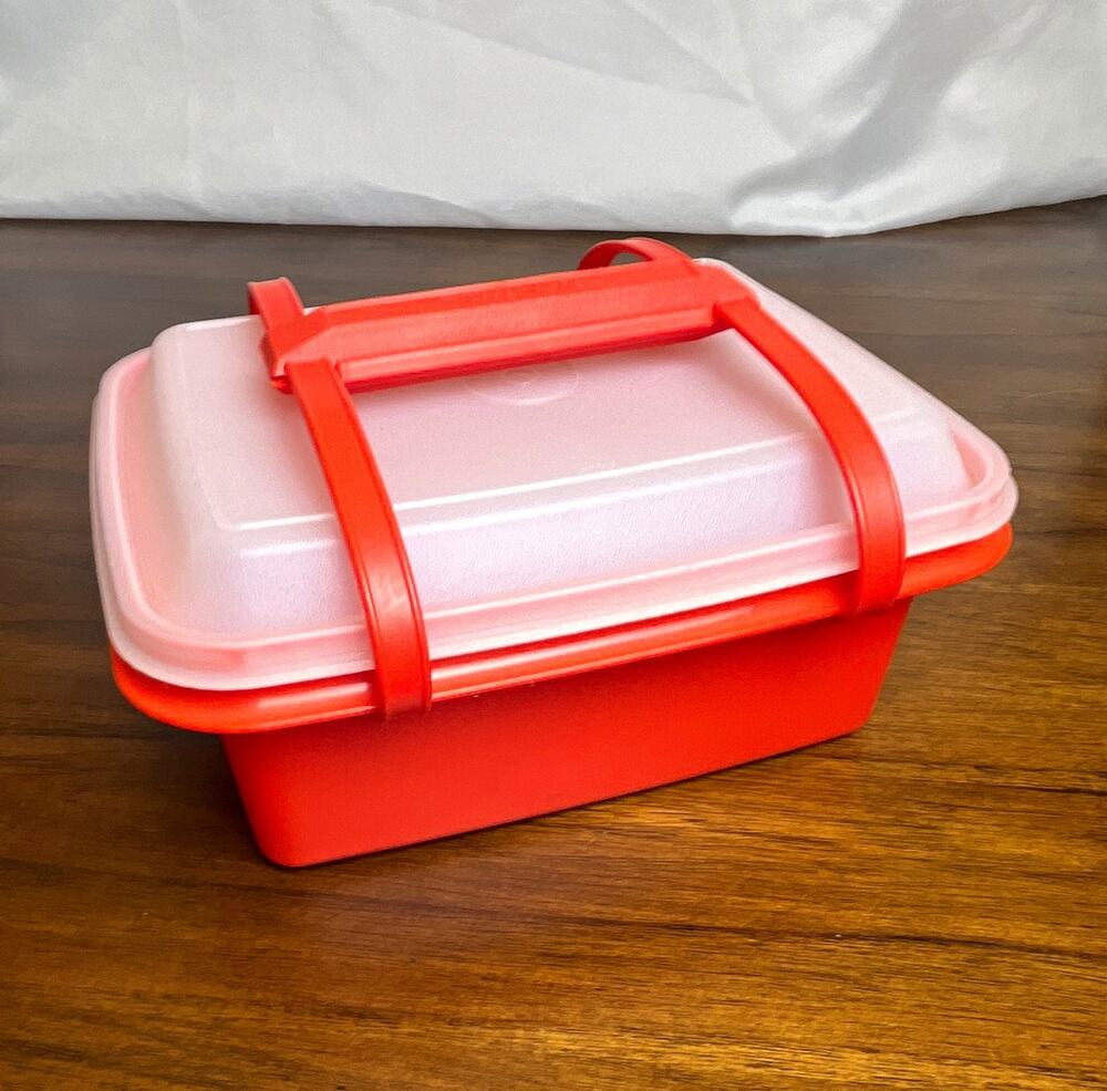 Tupperware Red/White 1.5 Qt Rectangle Snap Lid Lunchbox Container w/ Handle VNT